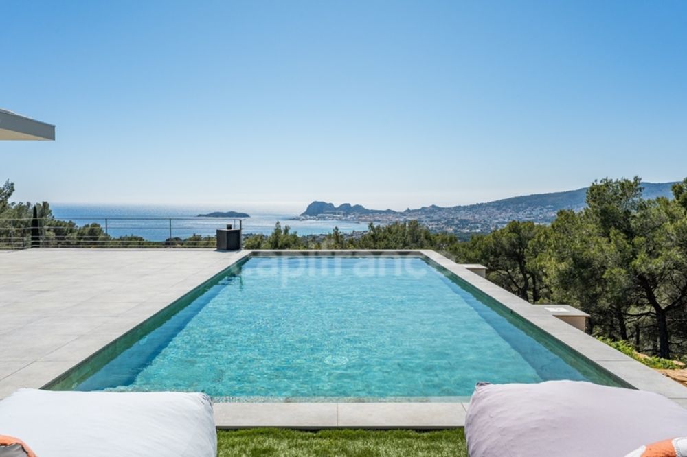 � vendre  Propri�t�/ch�teau Ceyreste (13600)