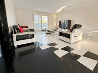  Propri�t�/ch�teau � vendre 7 pi�ces 341 m�