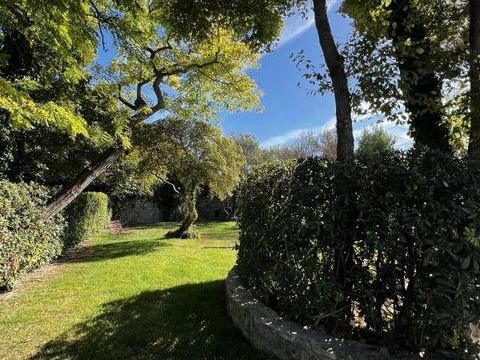   Maison Maison - 6 pi�ce(s) - 220 m�