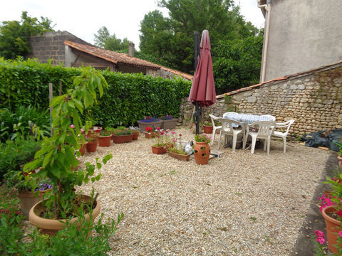   Maison � vendre 5 pi�ces MOSNAC (17)maison sur deux niveaux avec petit jardin et stationnement Maison - 5 pi�ce(s) - 112 m�