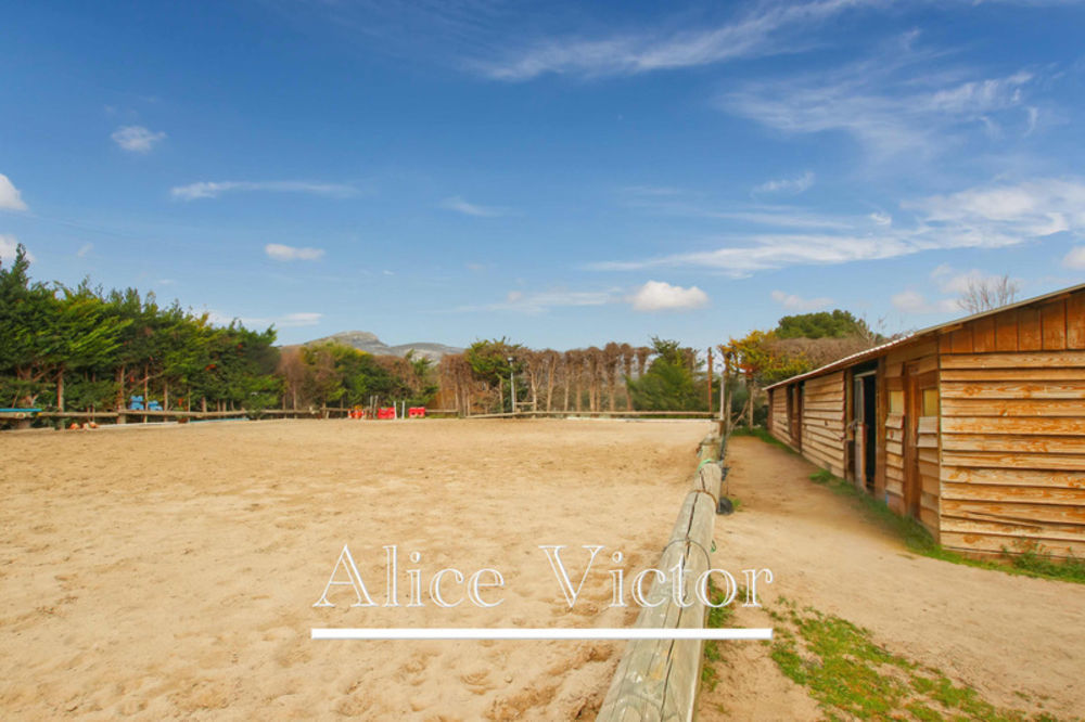 � vendre  Maison Aubagne (13400)