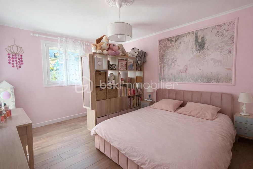 � vendre  Villa Saint-Laurent-du-Var (06700)