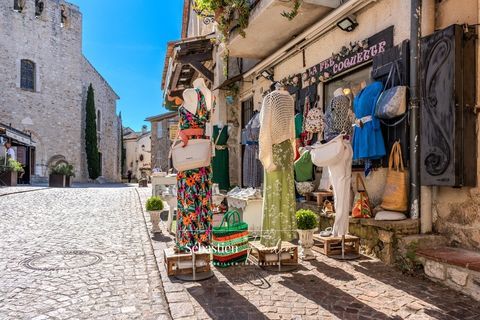 ? &Agrave; C&Eacute;DER � Boutique de pr&ecirc;t-&agrave;-porter "La F&eacute;e Coquette" au c�ur du village du Castellet (83) -  Emplacement n&deg;1 � Rue de l'&Eacute;glis 99000 83330 Le castellet