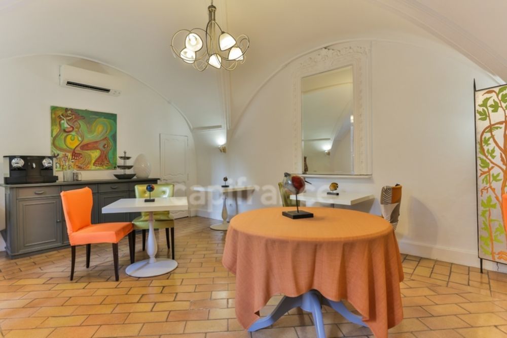 � vendre  Propri�t�/ch�teau Uz�s (30700)