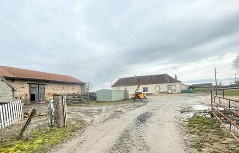   Corps de ferme avec maison de 94 m� et 5.1 ha de pr� Maison - 3 pi�ce(s) - 94 m�