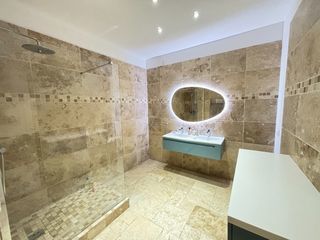  Maison � vendre 9 pi�ces 393 m�