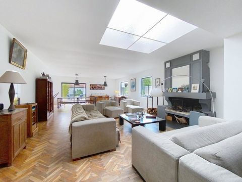   Maison familiale de 400m� sur 2500m� de terrain, 7 chambres Maison - 12 pi�ce(s) - 410 m�