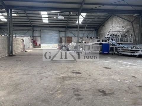 À LOUER ENTREPOT 600 M² HAUTEUR 6 METRES ACCES POIDS LOURDS 3850 77170 Servon