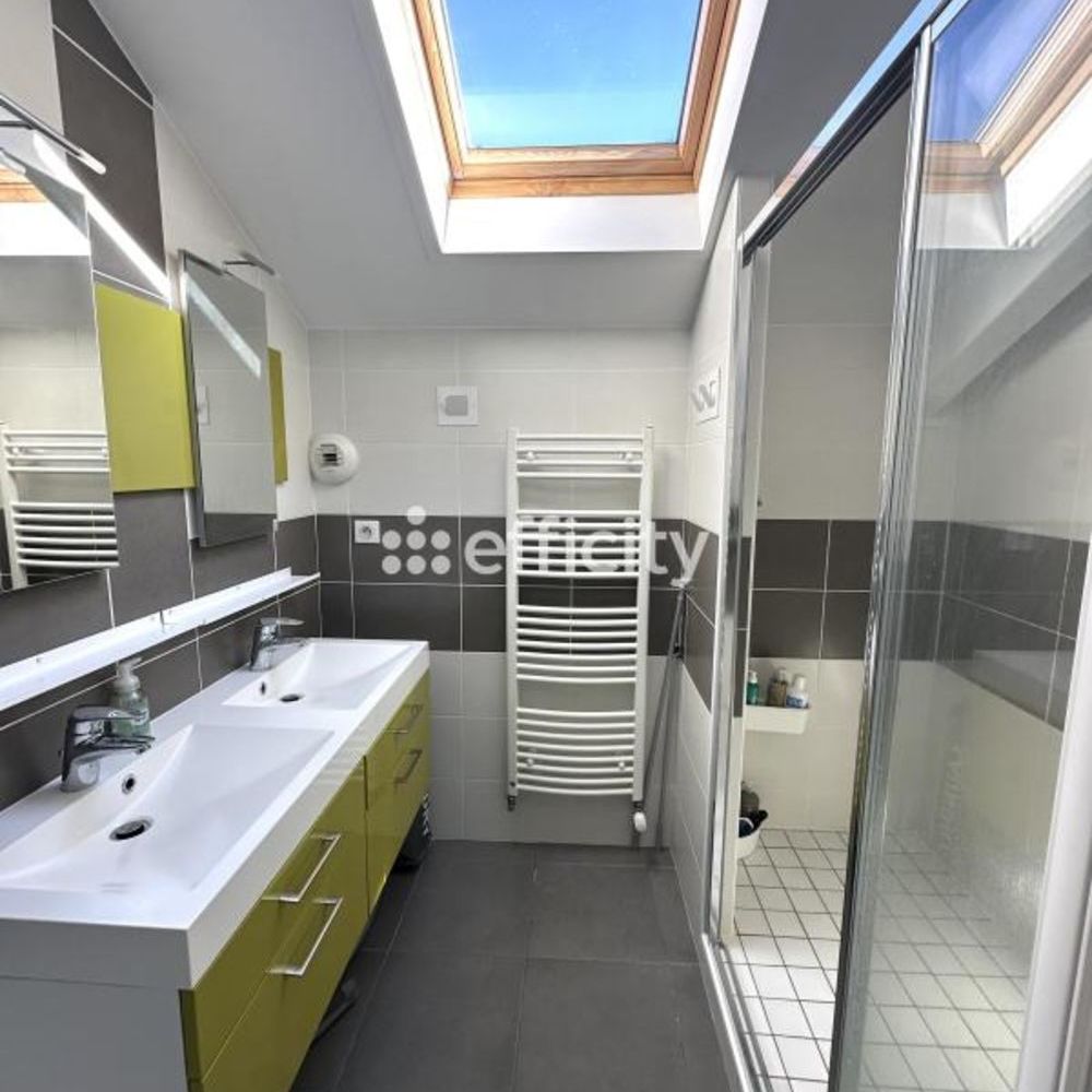 � vendre  Villa P�ron (01630)