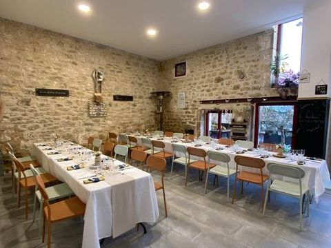 Magnac sur Touvre. Fonds de commerce bar - restaurant 252000 16600 Magnac sur touvre