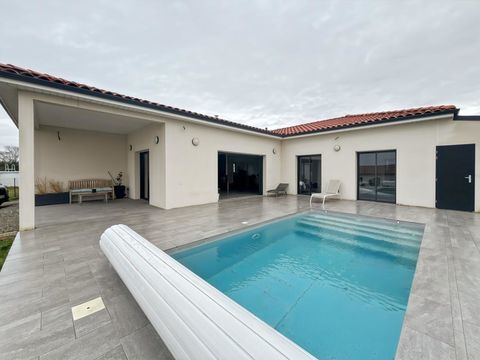   Maison d'environ 132 m� avec piscine et vue sur les Pyr�n�es � Toutens Maison - 5 pi�ce(s) - 132 m�