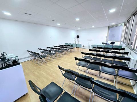 93160 Noisy le grand- Secteur Mont d'Est - Murs lou&eacute;s, Bureaux - 72 m&sup2; , Quartier d'affaires 99900 93160 Noisy le grand