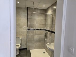  Immeuble � vendre 15 + pi�ces 1700 m�