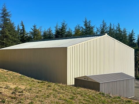 Dpt Gers (32) - &agrave; vendre proche de AUCH b&acirc;timent de 240 m2 et terrain constructible de 3000 m2 180000 32000 Auch