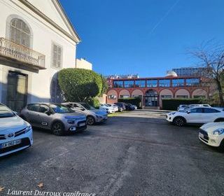  Immeuble � vendre 15 + pi�ces 710 m�