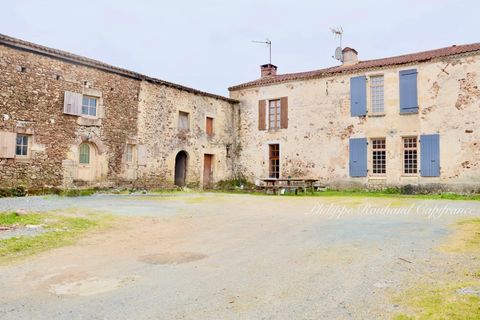   A Vendre MERVENT propriete de 245M2 Propri�t�/ch�teau - 15 + pi�ce(s) - 245 m�