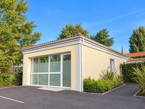 Le Taillan-M&eacute;doc - Bureau climatis&eacute; de 12 m&sup2; - Parkings 240 33320 Le taillan medoc