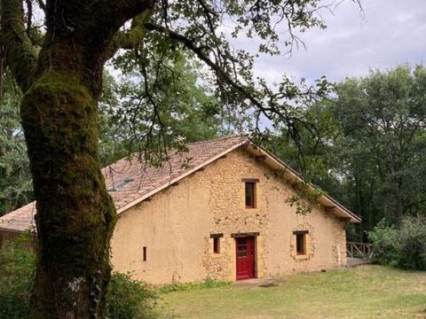   Maison Le Buisson De Cadouin 7 pi�ce(s) 215m2 terrain 2484 m2 Maison - 7 pi�ce(s) - 215 m�