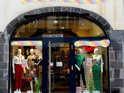 Riom (Puy-de-D&ocirc;me) : Exclusivit&eacute; - Cession de droit au bail � Boutique emplacement N&deg;1 64600 63200 Riom