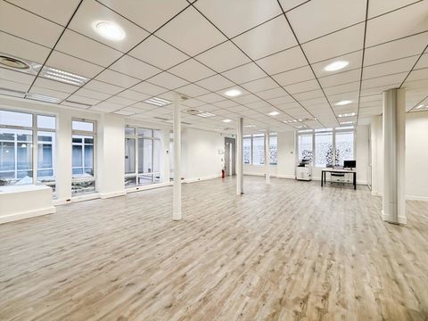 Bureaux de 255 m&sup2; &agrave; louer en prestation de services en plein c�ur du 10&egrave;me arrondissement de Paris 12000 75010 Paris