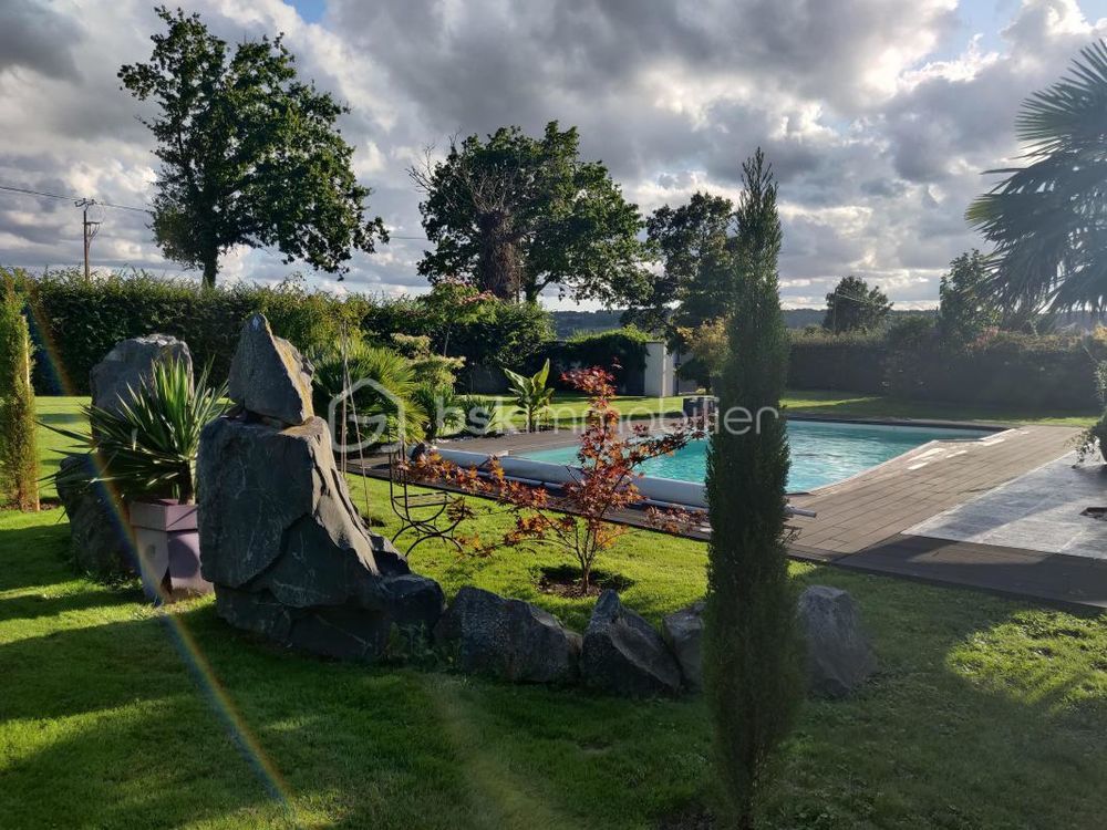 � vendre  Propri�t�/ch�teau Livarot (14140)