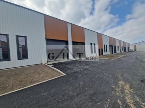 A LOUER 205 M&sup2; ENTREPOT ET BUREAUX NEUF A STAINS 2768 93240 Stains