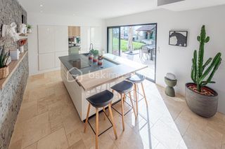  Maison � vendre 6 pi�ces 218 m�