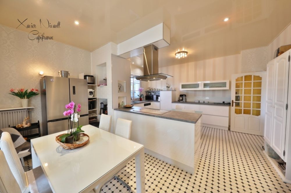 � vendre  Maison La Roche-Vineuse (71960)