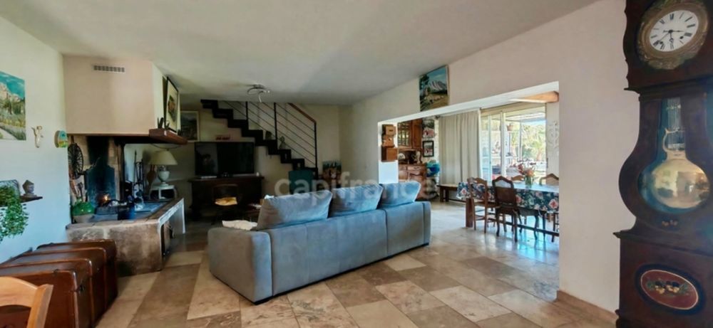 � vendre  Propri�t�/ch�teau Arles (13200)