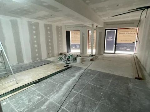 A LOUER - LOCAL COMMERCIAL 1500 71000 Macon