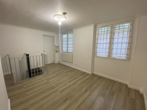 M&eacute;tro Bourse, locaux r&eacute;nov&eacute;s sur cour 1825 75002 Paris