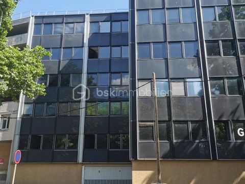 BUREAU DE 31M&sup2; A LOUER 775 91000 Evry