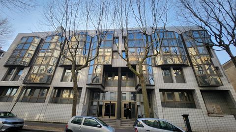 Dans un immeuble entretenu, plateau &agrave; louer en bail d&eacute;rogatoire 2560 92100 Boulogne billancourt