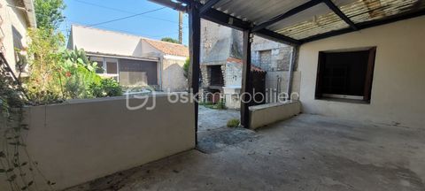   MAISON DE PLAIN PIED DE 70M2,GRENIER AMENAGEABLE DE 70M2, DEPENDANCES, GARAGE + COUR FERMEE Maison - 3 pi�ce(s) - 70 m�