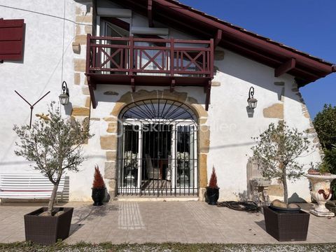   MAISON DE CARACTERE DE 280 M� � 30 MINUTES DE BAYONNE Maison - 9 pi�ce(s) - 280 m�