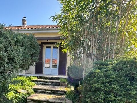   Maison lumineuse et bien entretenue de 3 chambres sur entresol  am�nageable � RIBERAC (24) Maison - 4 pi�ce(s) - 82 m�