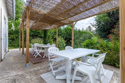   A vendre Maison Plain-pied 150m2 6 pi�ces - 4 chambres - hangar 300 m2 - 5660 m2 de terrain - SAINT SAUVEUR (24) Maison - 6 pi�ce(s) - 155 m�