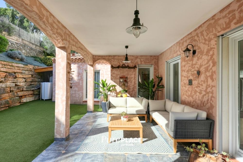 � vendre  Maison La Cadi�re-d'Azur (83740)