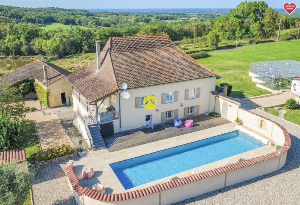 � vendre  Propri�t�/ch�teau Beaumont-du-P�rigord (24440)