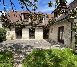  Propri�t�/ch�teau � vendre 10 pi�ces 300 m�