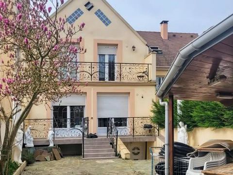   Maison de 6 pi�ces de 164 m� � V�lizy-Villacoublay Maison - 8 pi�ce(s) - 164 m�