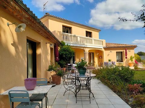   BELLE DEMEURE DE CHARME  - 236 M� - DOUBLE GARAGE - PISCINE - TERRAIN 4289 M� Maison - 8 pi�ce(s) - 236 m�