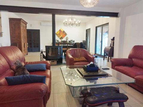   Maison Arles 9 pi�ce(s) 303 m2 SUR 1 hectare de parcelle Maison - 9 pi�ce(s) - 303 m�