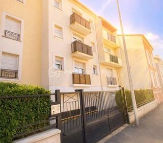  Immeuble � vendre 10 pi�ces 493 m�