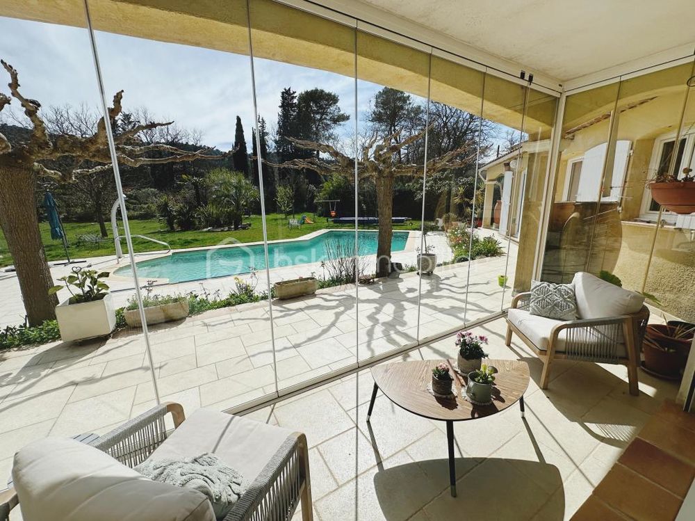 � vendre  Propri�t�/ch�teau N�oules (83136)