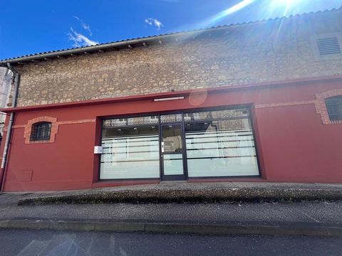 LOCAL PROFESSIONNEL DE 140M&sup2; 950 12200 Villefranche de rouergue