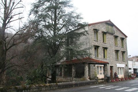   Maison de caract�re - Ancien Hotel - Fort potentiel commercial � Prats De Mollo La Preste Maison - 15 + pi�ce(s) - 400 m�