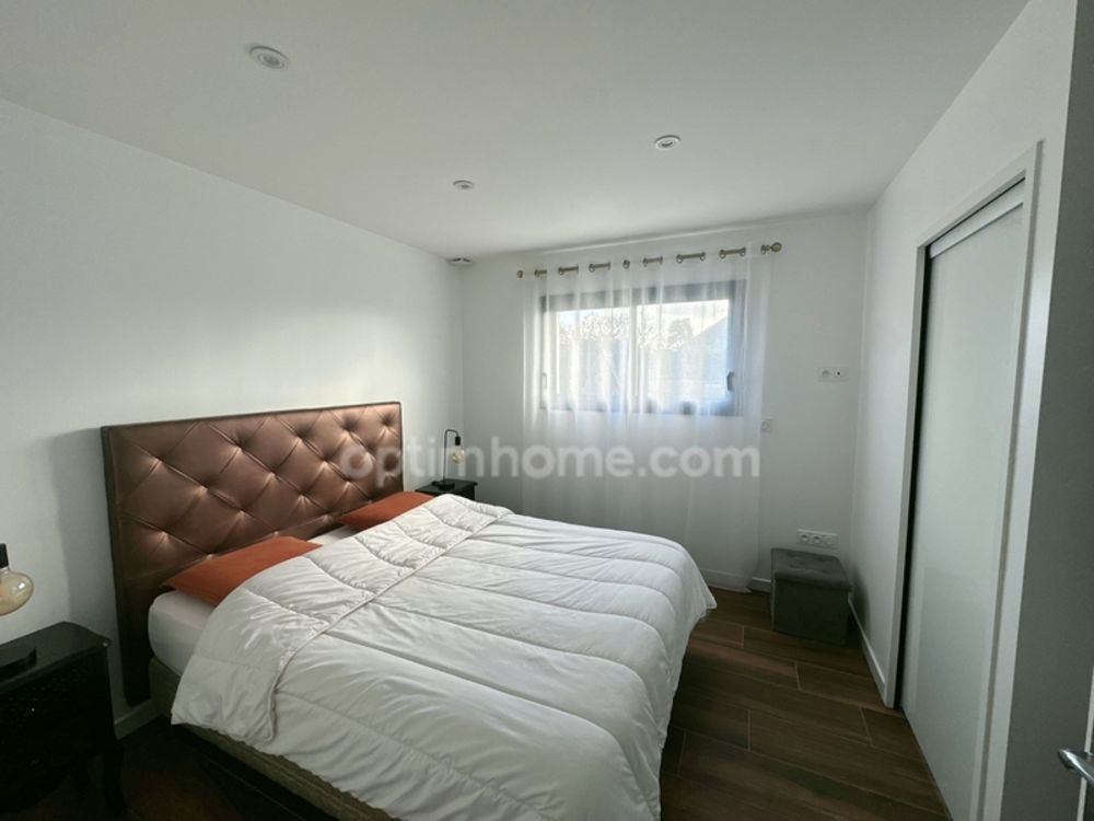 � vendre  Villa Morla�s (64160)