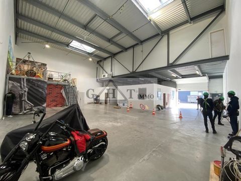 A LOUER ENTREPOT BUREAU VILLENEUVE LA GARENNE 8277 92390 Villeneuve la garenne
