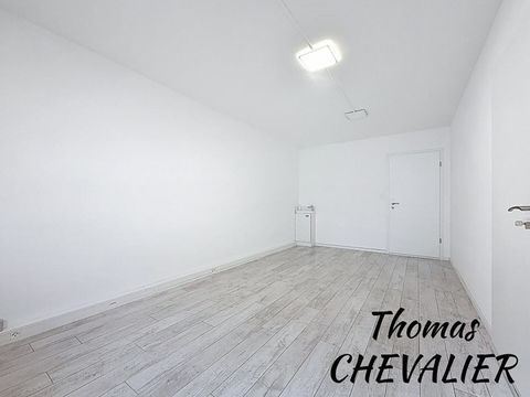 COLMAR  HYPER-CENTRE "Place des Martyrs de la R&eacute;sistance" Bureau 3 pi&egrave;ces 45 m&sup2; Ascenseur R&eacute;nov&eacute; Faibles charges 1000 68000 Colmar